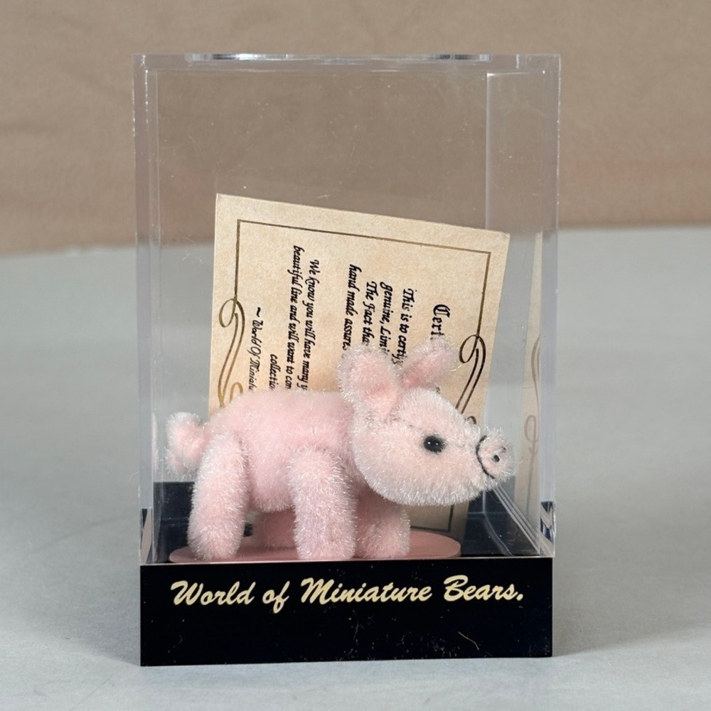 World of Miniature Bears PINKY Pink Pig 686 Sue Chaffee Miniature in Case COA
